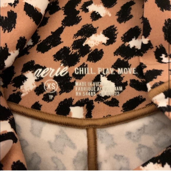 Aerie cheetah crossover leggings - Picture 3 of 3